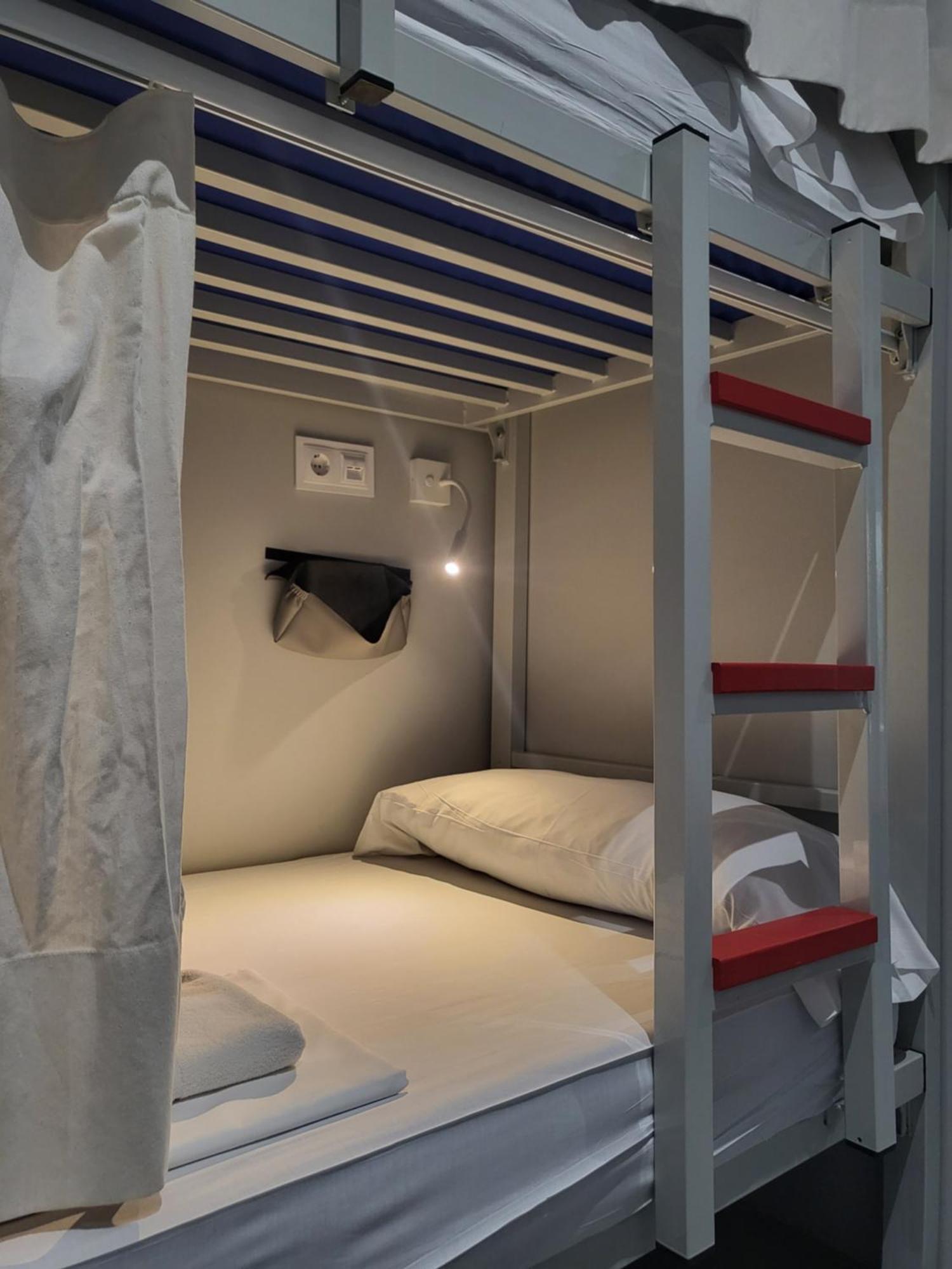 Acola Sport Hostel Понтеведра Экстерьер фото